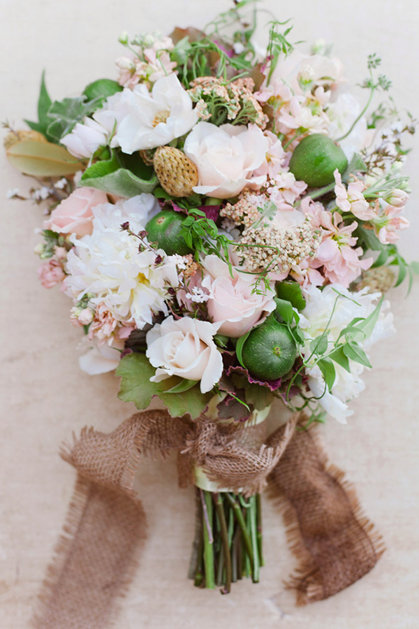 Fig-blush-wedding-flower-ideas